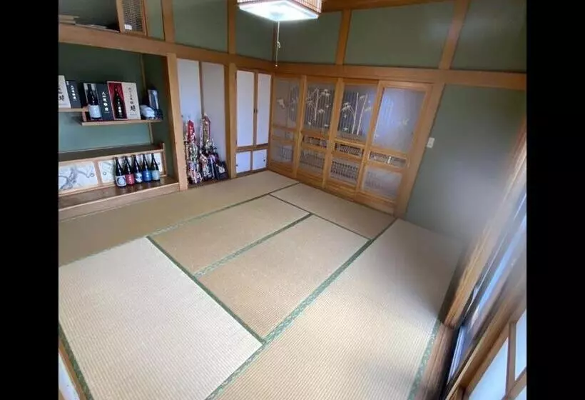 ペンション 津軽三味線と民謡 ゲストハウス繭子の宿