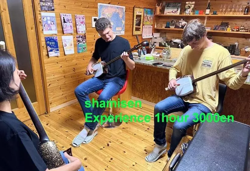 ペンション 津軽三味線と民謡 ゲストハウス繭子の宿