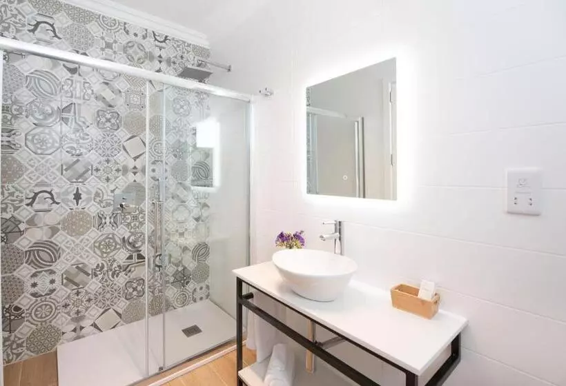 پانسیون Georges Boutique Living