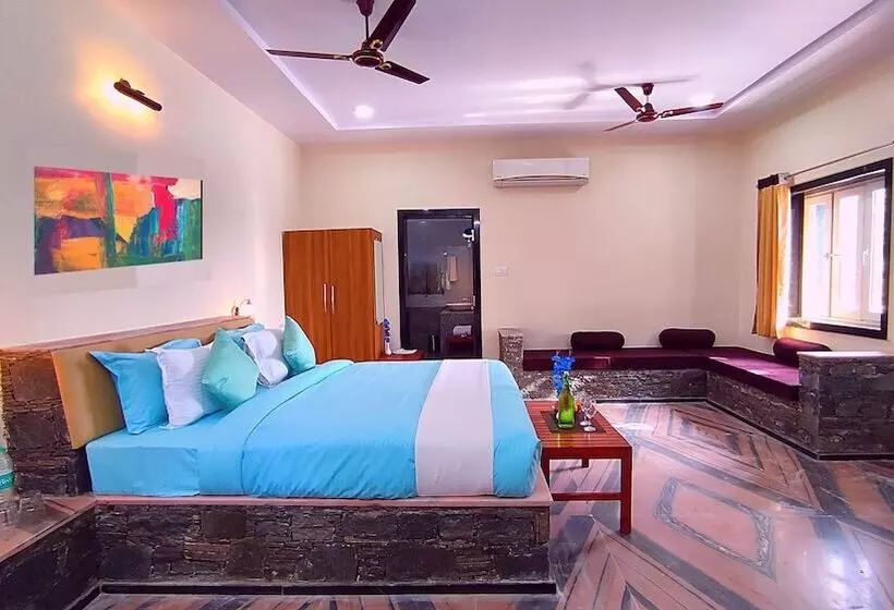 リゾートホテル Takhat Villa By Shrigo Hotels