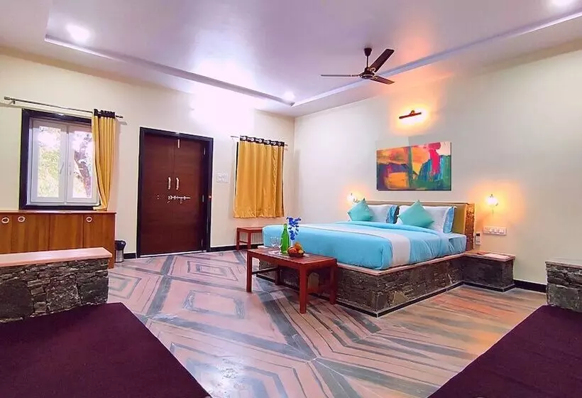 リゾートホテル Takhat Villa By Shrigo Hotels