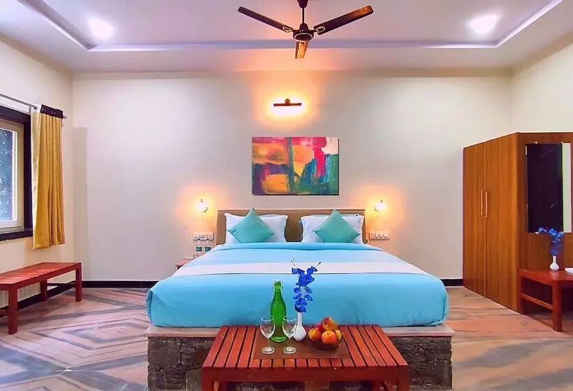 リゾートホテル Takhat Villa By Shrigo Hotels