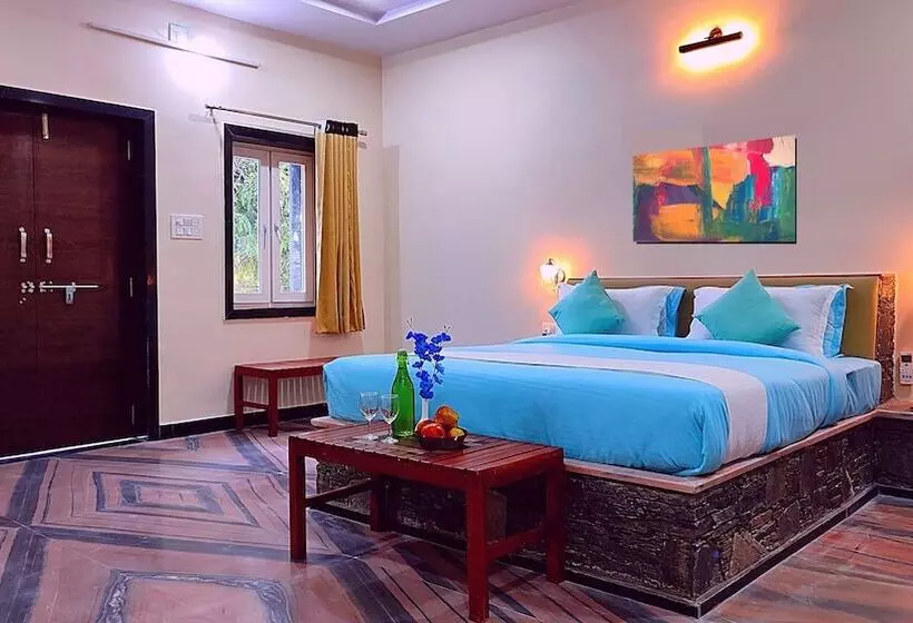 リゾートホテル Takhat Villa By Shrigo Hotels