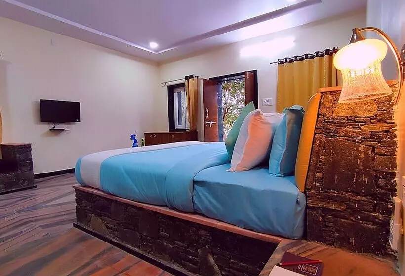 リゾートホテル Takhat Villa By Shrigo Hotels