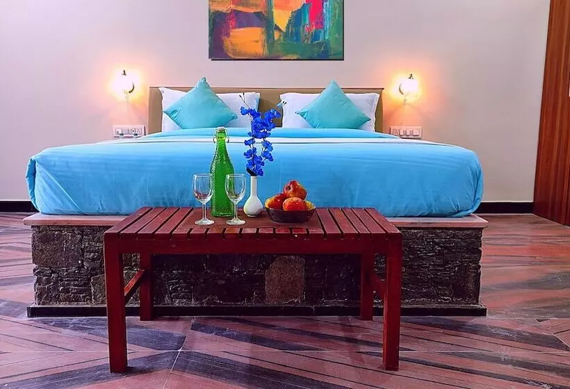 リゾートホテル Takhat Villa By Shrigo Hotels