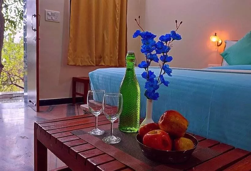 リゾートホテル Takhat Villa By Shrigo Hotels
