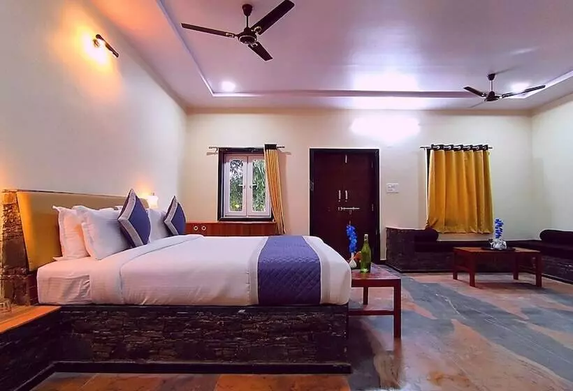 リゾートホテル Takhat Villa By Shrigo Hotels