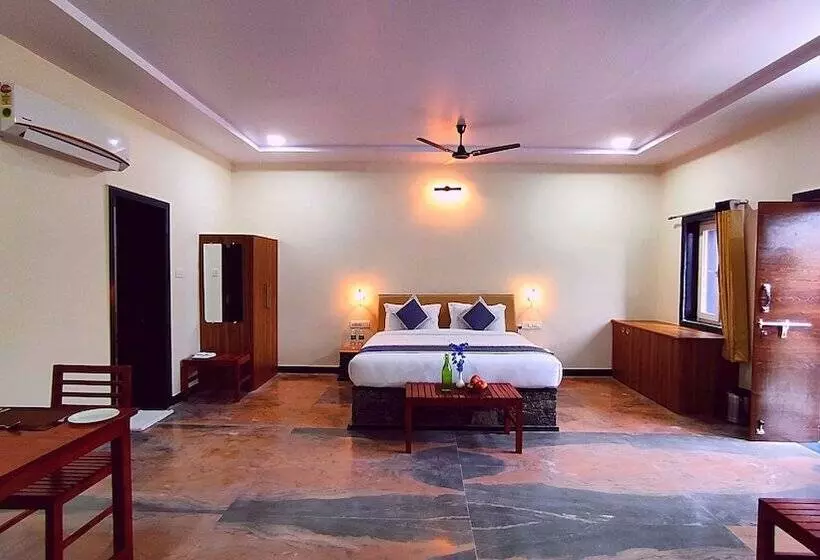 リゾートホテル Takhat Villa By Shrigo Hotels