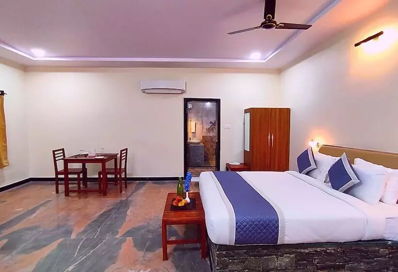 リゾートホテル Takhat Villa By Shrigo Hotels