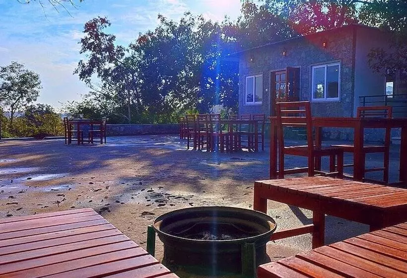 リゾートホテル Takhat Villa By Shrigo Hotels