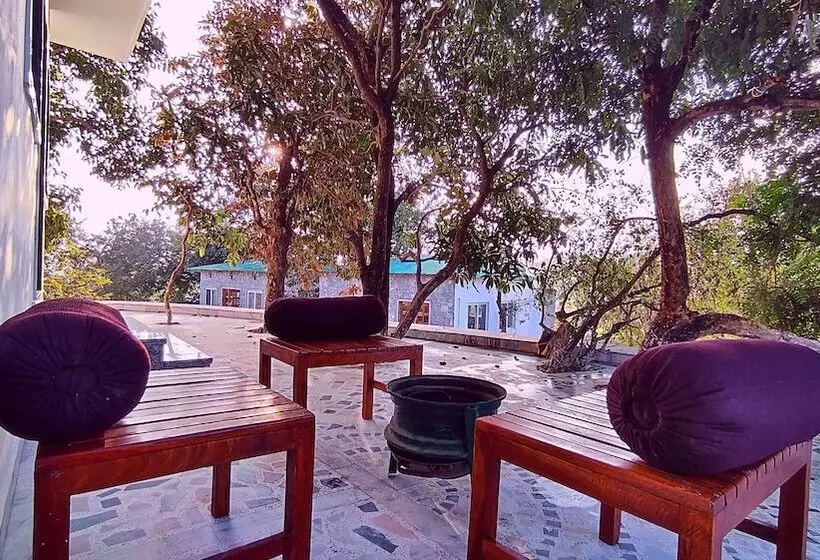 リゾートホテル Takhat Villa By Shrigo Hotels