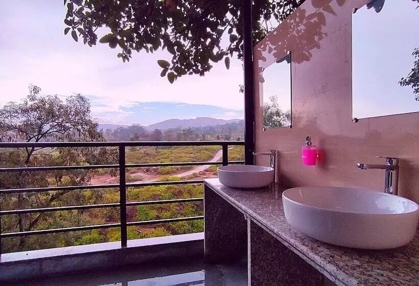 リゾートホテル Takhat Villa By Shrigo Hotels