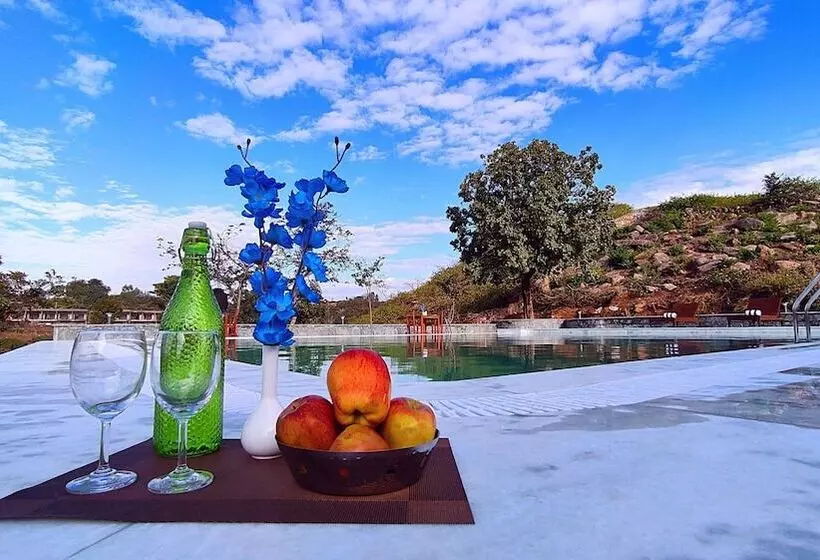 リゾートホテル Takhat Villa By Shrigo Hotels