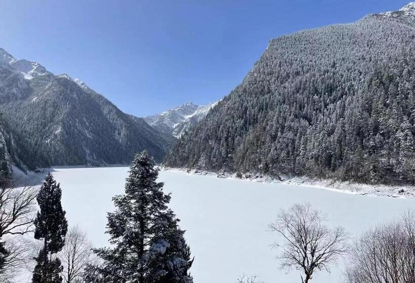 Отель Qianhe Rezen