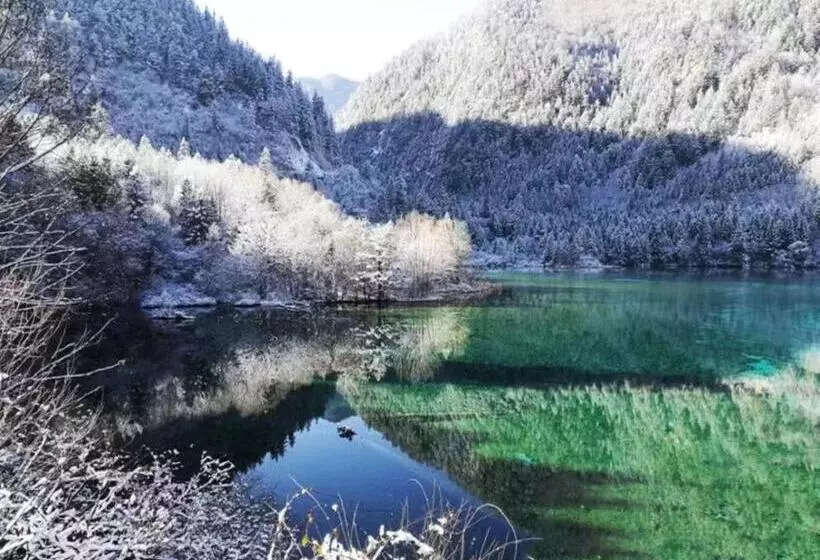 Отель Qianhe Rezen