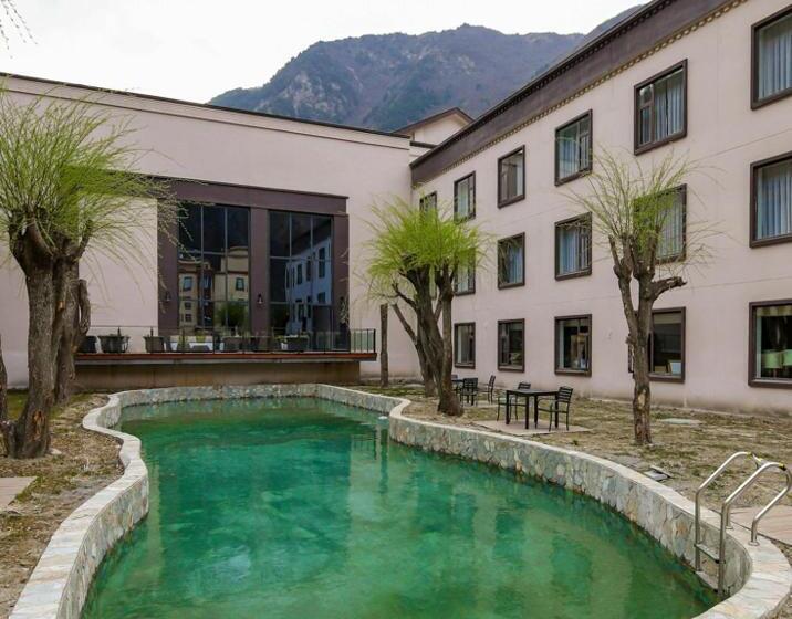 Отель Qianhe Rezen