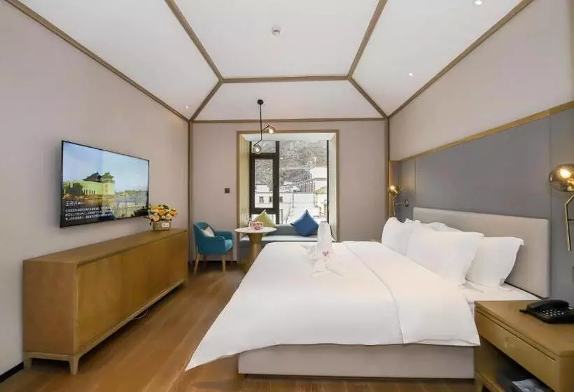 Отель Qianhe Rezen