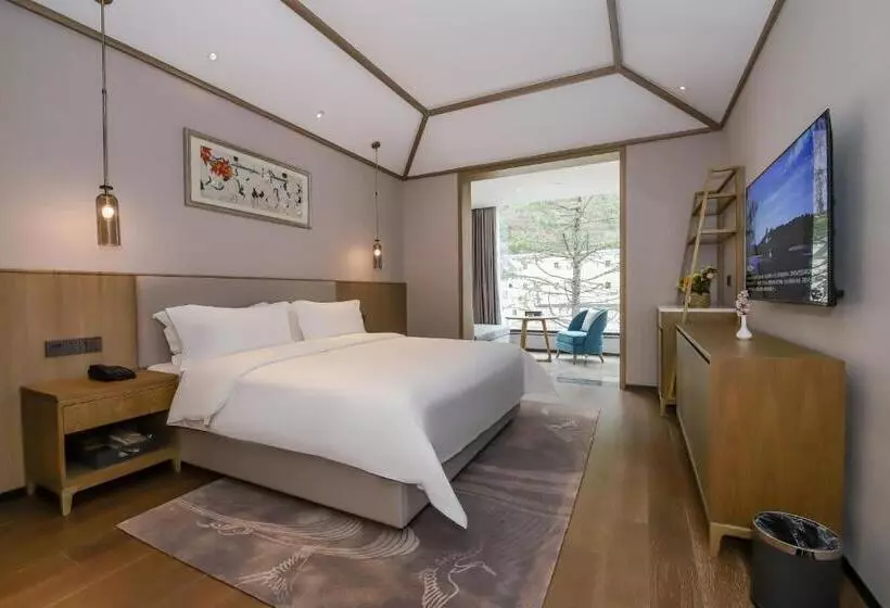 Отель Qianhe Rezen