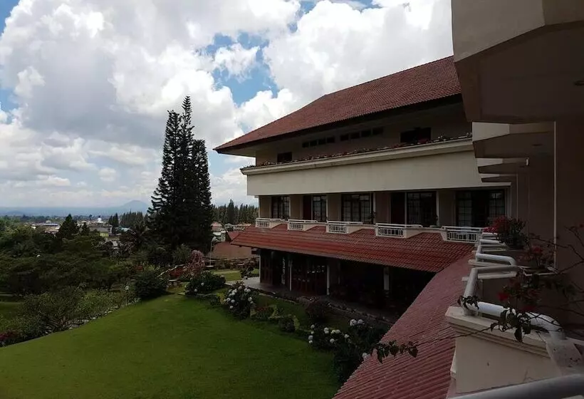Hotel Sinabung Hills Berastagi