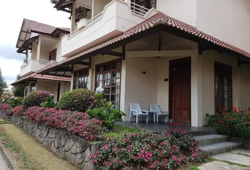 Hotel Sinabung Hills Berastagi