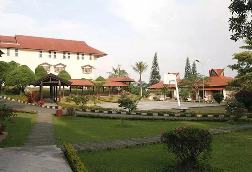 Hotel Sinabung Hills Berastagi