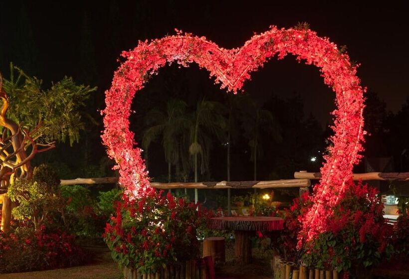 فندق Sinabung Hills Berastagi