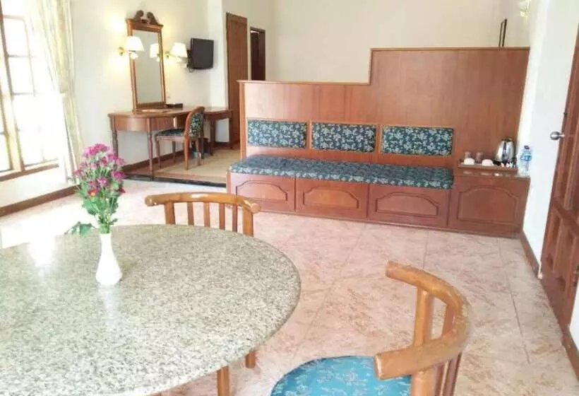 Hotel Sinabung Hills Berastagi