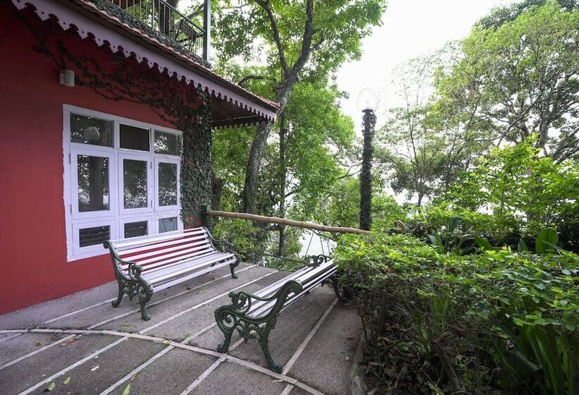 호텔 Tea Valley Resort, Munnar