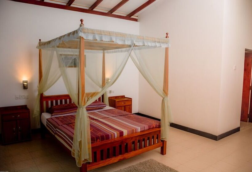 פנסיון Sinharaja Park