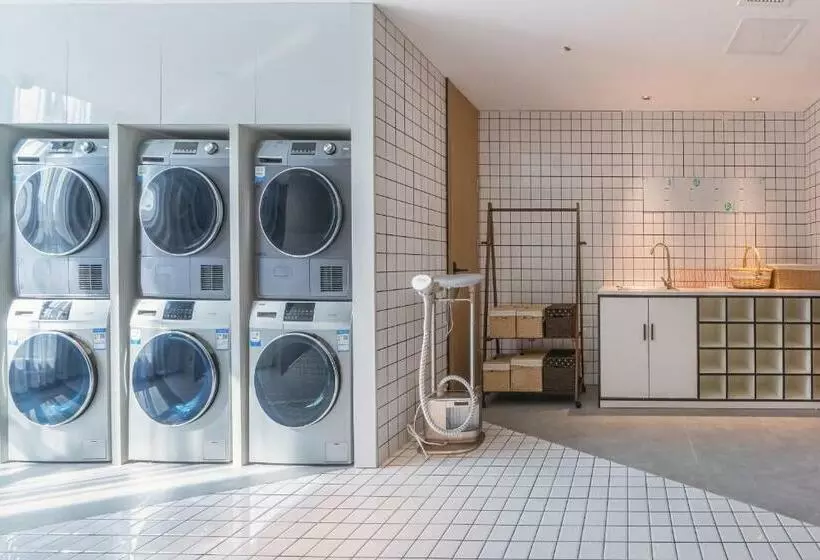 Atour Hotel Luzhou Bubugao New World