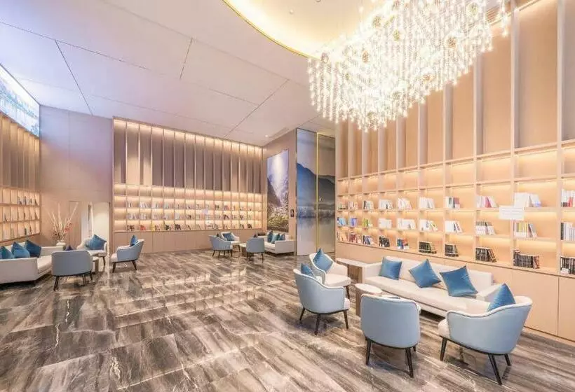 Atour Hotel Luzhou Bubugao New World