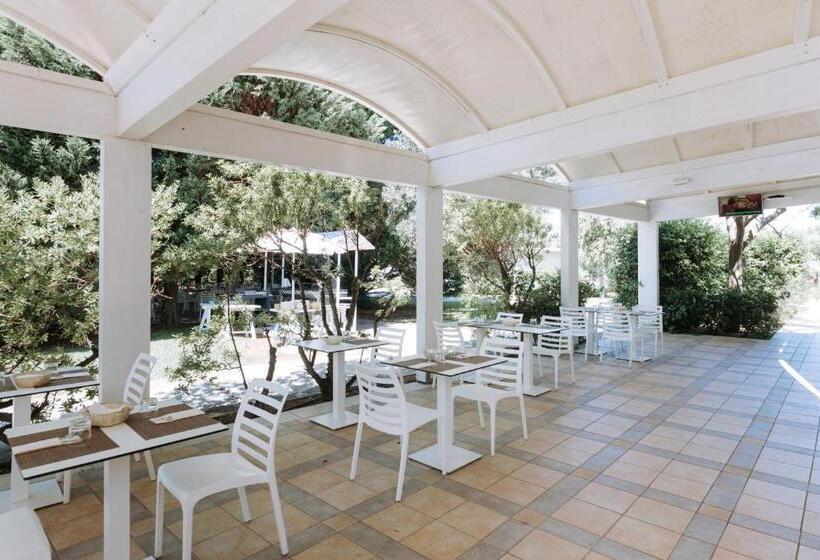 בית מלון כפרי Nicolaus Club La Giurlita