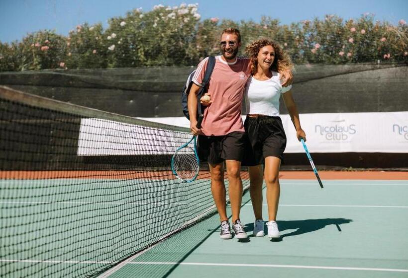 בית מלון כפרי Nicolaus Club La Giurlita