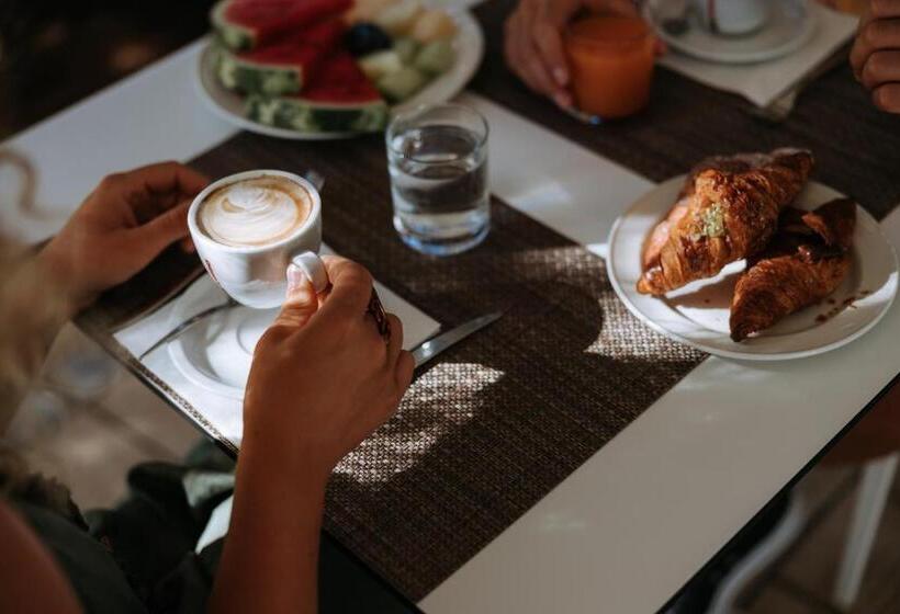 בית מלון כפרי Nicolaus Club La Giurlita