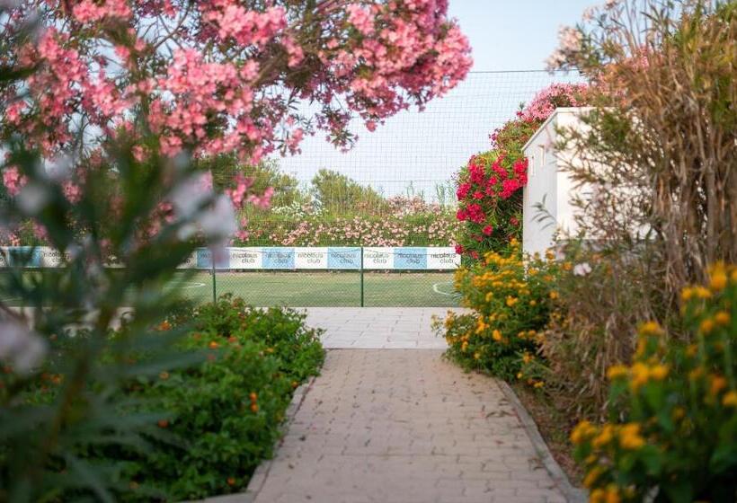 בית מלון כפרי Nicolaus Club La Giurlita