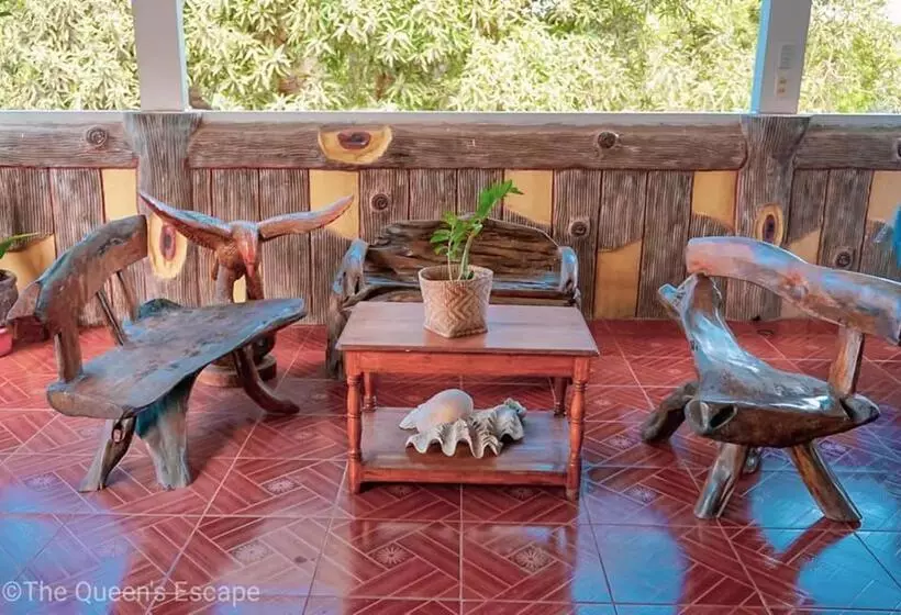 Retkeilymaja King Michael Coron