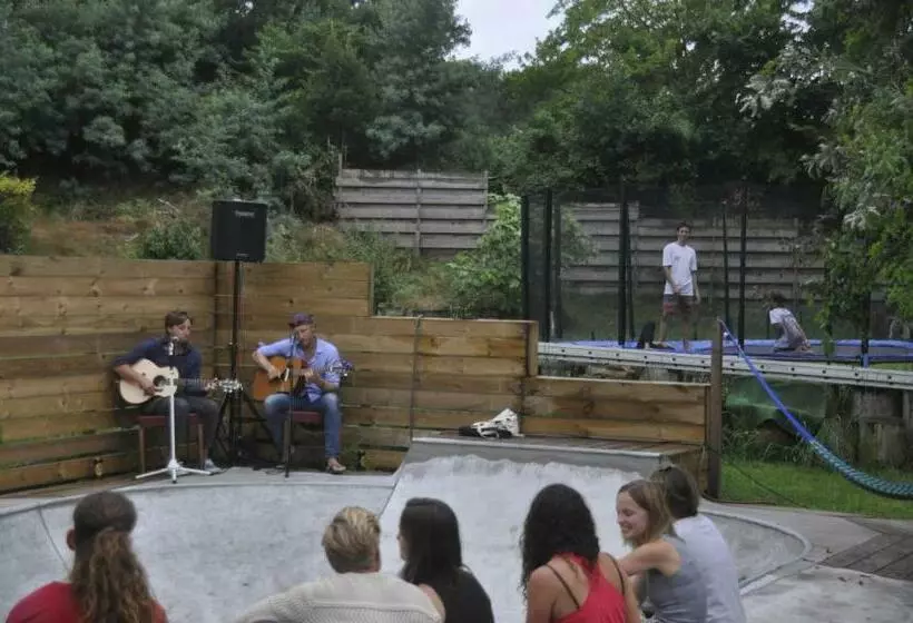 ユースホステル Shifting Sands Surf Camp