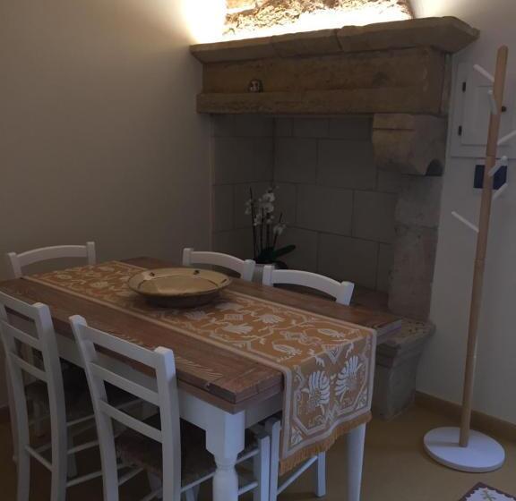 ベッドアンドブレックファースト Basiliscus