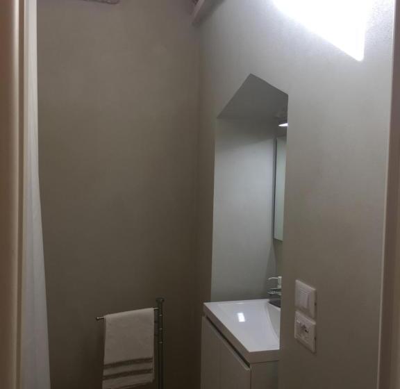 ベッドアンドブレックファースト Basiliscus