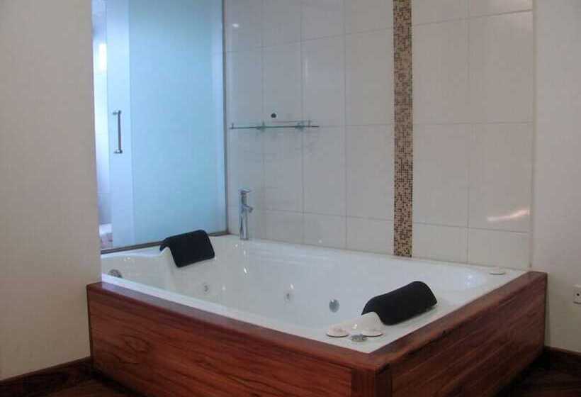 هتل Portobelo Guatape