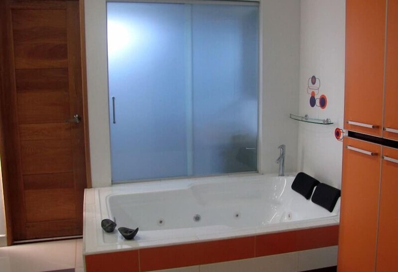 هتل Portobelo Guatape