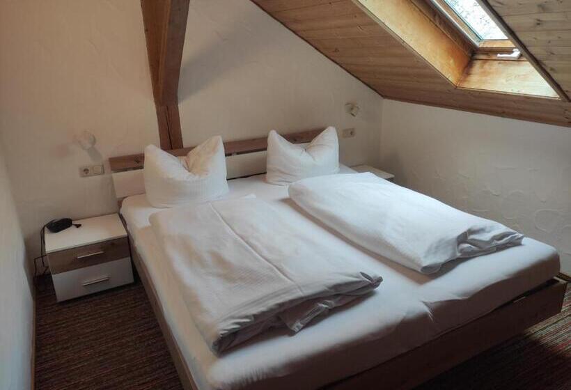 ベッドアンドブレックファースト Pension Weißer Hirsch