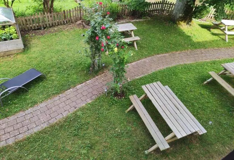 Aamiaismajoitus (B&B) Pension Weißer Hirsch