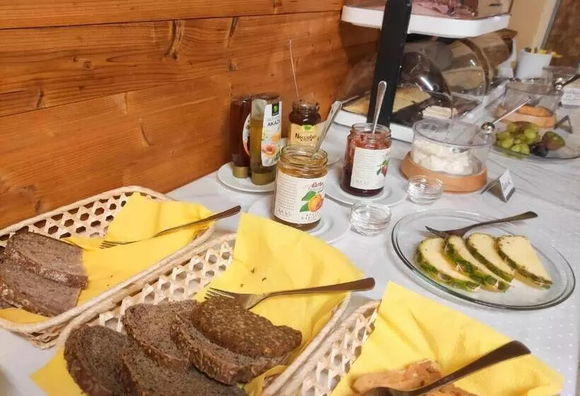 Aamiaismajoitus (B&B) Pension Weißer Hirsch