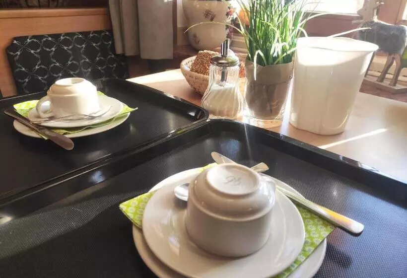 Aamiaismajoitus (B&B) Pension Weißer Hirsch