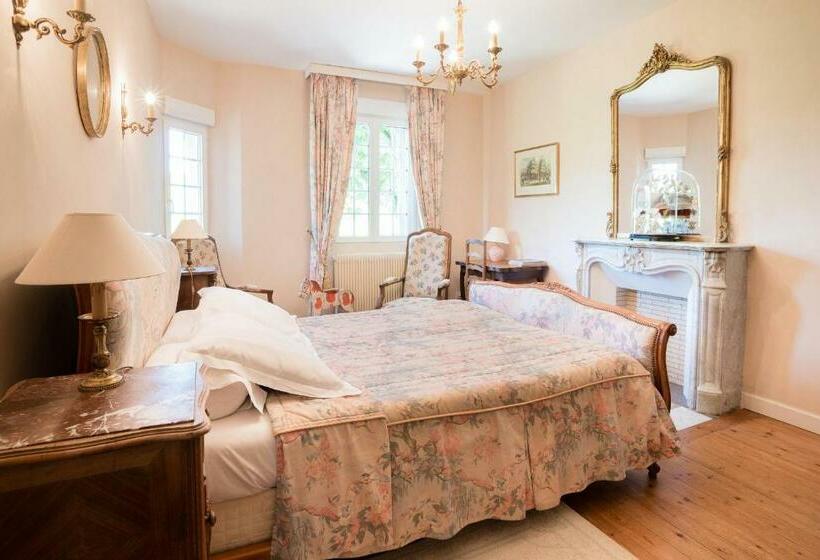 Bed and Breakfast Manoir De Sens