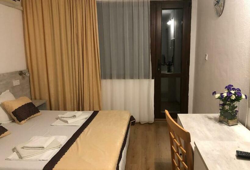 Отель Guest Rooms Southern Nights