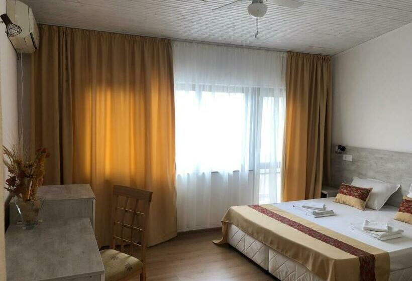 Отель Guest Rooms Southern Nights