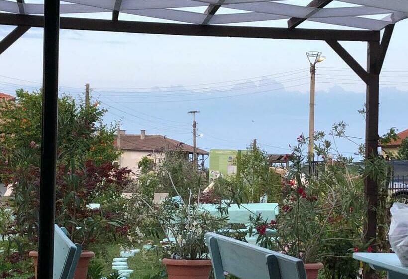 Отель Guest Rooms Southern Nights