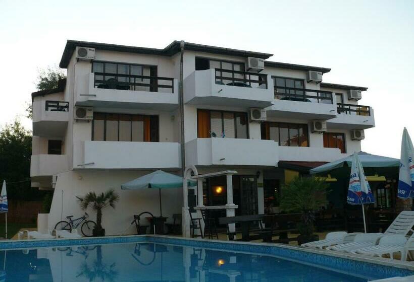 Отель Guest Rooms Southern Nights